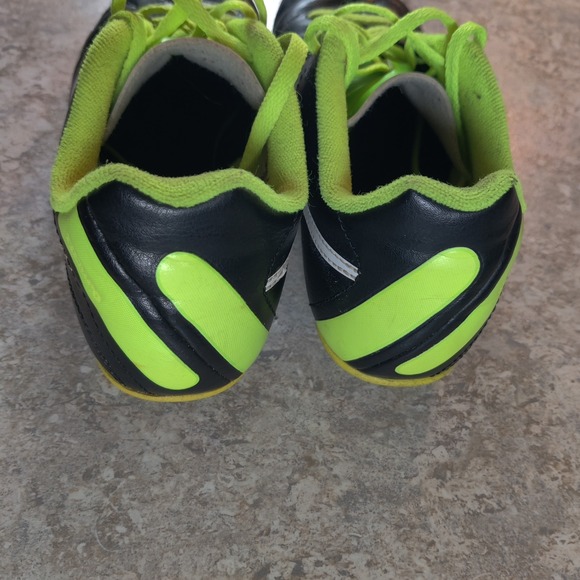 NIKE Black Green Yellow Soccer Cleats Youth Size US 4Y Shoes 509035-013 - Picture 6 of 8